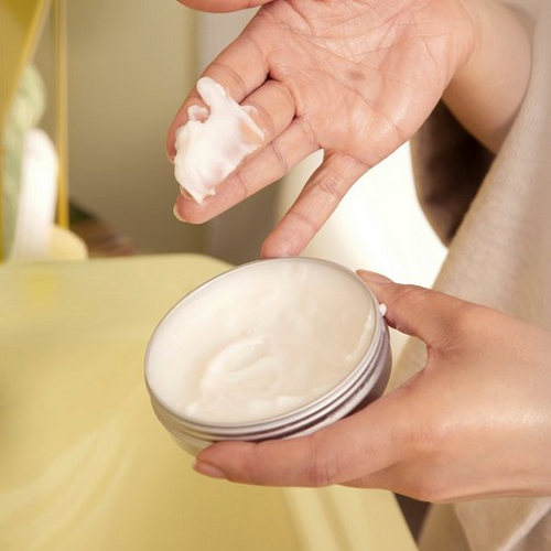 The Body Shop Camomile Sumptuous Cleansing Butter Shajgoj